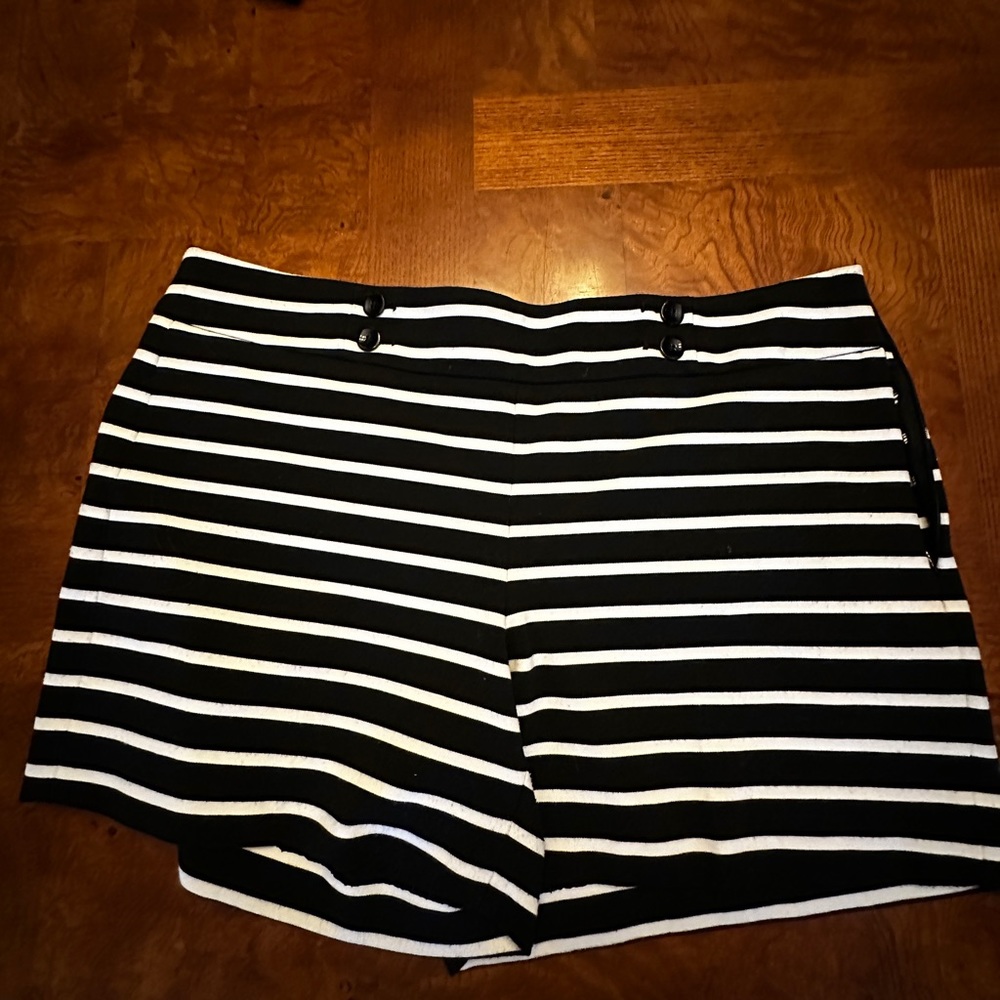 WHBM- Sailor Shorts sz10 (side zipper)